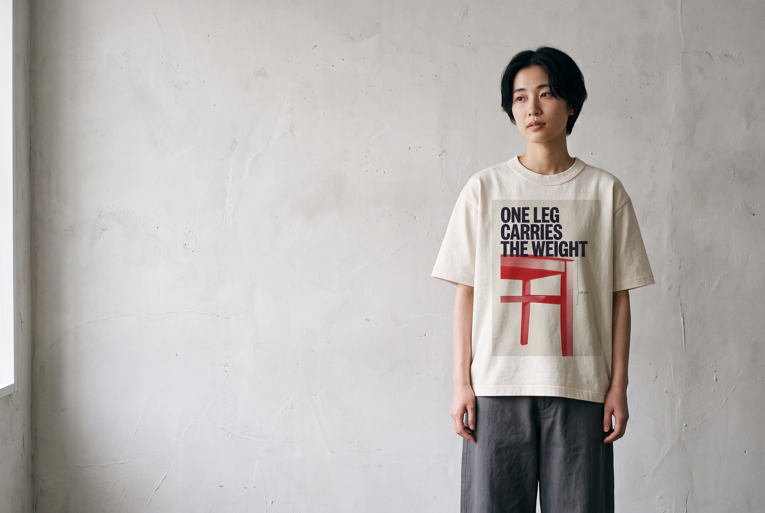 ヴィンテージナチュラルのCHAIR Tシャツを着たモデルのAI生成イメージ